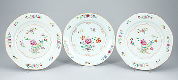270985. TALLRIKAR, 21, porslin, Kina, Qianlong 1739-1796.