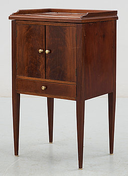 271233. POTTSKÅP, gustaviansk stil, 1900-talets första hälft.