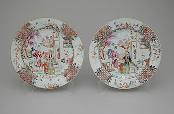271440. TALLRIKAR, ett par, Qianlong, 1736-95, Kina.