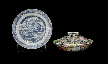 271540. SKÅL med LOCK samt TALLRIK, porslin. Kina 1800-tal.