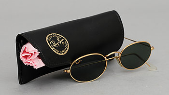 272174. SOLGLASÖGON, 3 par, Ray-Ban. 19002000-tal.
