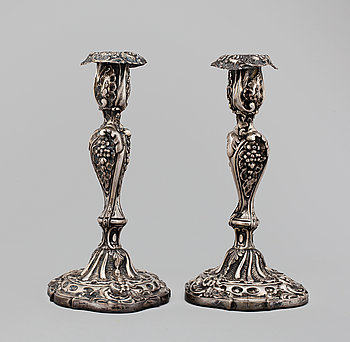274741. LJUSSTAKAR, ett par, silver, nyrokoko, Christopher Creutz  Stockholm 1863.