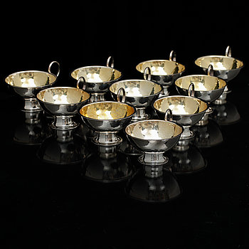 277084. PUNSCHMUGGAR, silver, 10 st. Stockholm, 1960-tal. Vikt 378 gram.