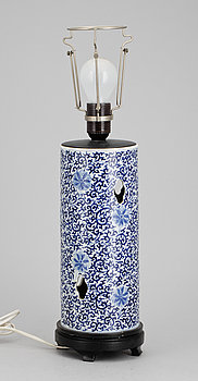 277316. BORDSLAMPA, porslin, Kina 18001900-tal.