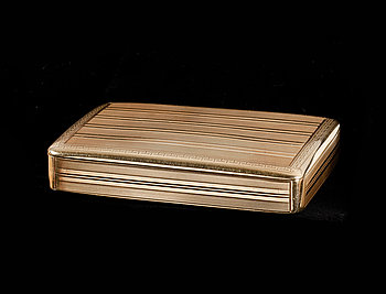 279121. DOSA, guld 14K. Vikt ca 106 g.