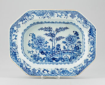 279945. TERRINFAT, porslin, Qianlong, Kina 1700-slut,