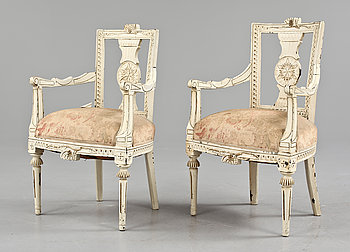 281518. KARMSTOLAR, ett par snarlika, provinsarbeten, 1800-talets första hälft.