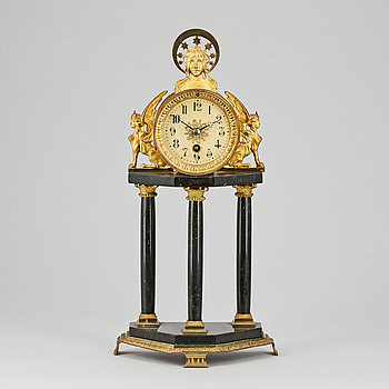 281555. BORDSPENDYL, empirestil, 1900-talets början.