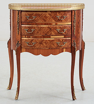 281578. BYRÅ, Louis XV-stil, 1900-talets andra hälft.