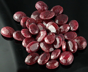 282576. RUBINER, 37st, ovala fasettslipade. Tot vikt 60,8g.