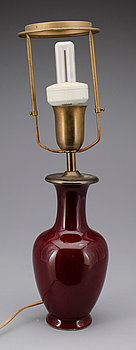 282977. VAS  BORDSLAMPA, porslin, Kina, Qing dysnastin 1644-1912.