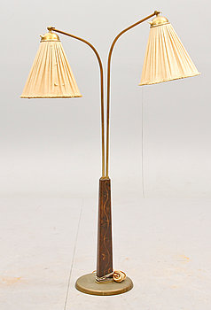 283377. GOLVLAMPA, 1900-talets mitt.