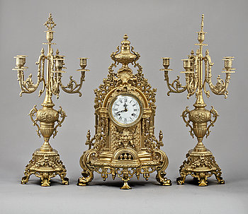 285955. GARNITYR, 3 delar, gulmetall, Louis XVI-stil, 19002000-tal.