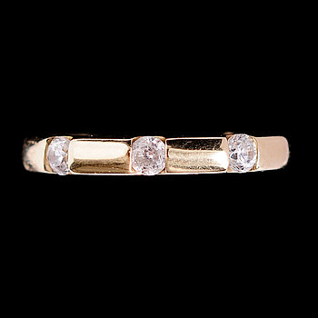 287059. RING, 14 k, med 3 briljanter.