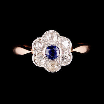 288180. RING, 14 k guld, med safir och diamanter.
