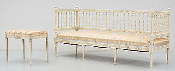 292566. SOFFA samt TABURETT, Gustaviansk stil, 1900-talets första hälft.