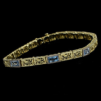 294892. ARMBAND, 14k guld med 6 fasettslipade akvamariner, 1900-tal. Vikt 12 g.
