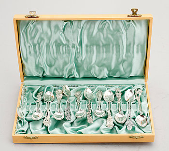 297417. KAFFESKEDAR, 12 st, silver. Tot vikt 108 g.