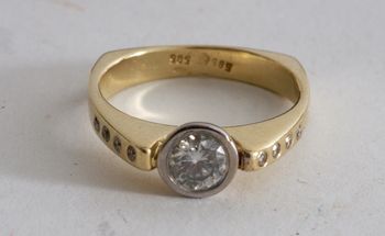 30407. RING, guld 14K med briljant ca 0.59 ct.