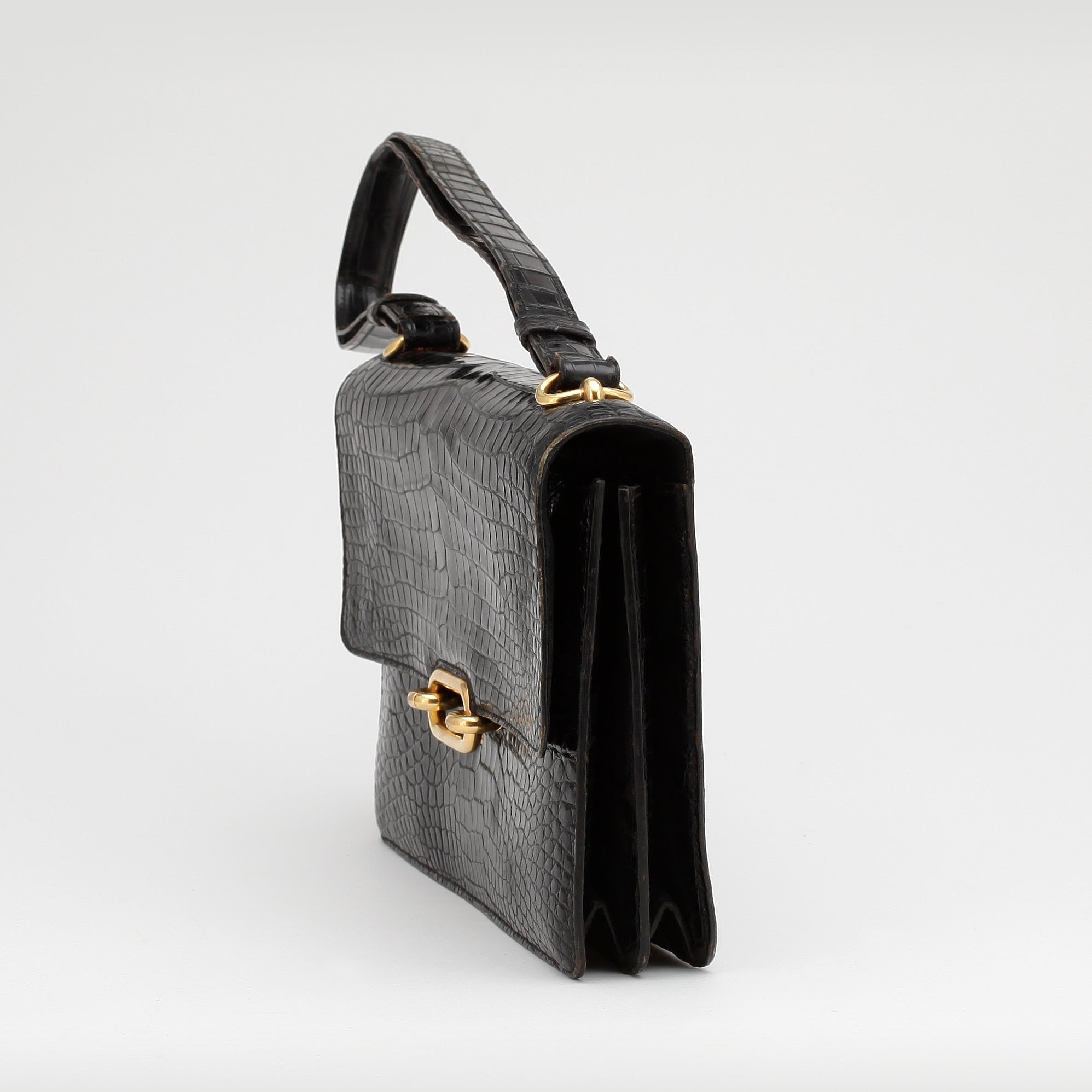 HERMÈS, a black crocodile leather shoulder bag. Bukowskis