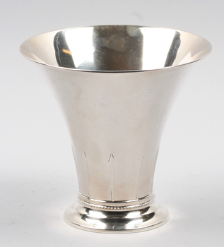 32767. VAS, silver. CG Hallberg, Stockhom. 1930. Vikt 297,2 gr.