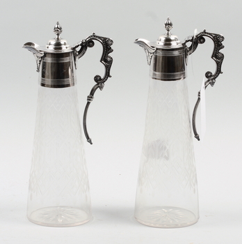 32797. KARAFFER, ett par. Glas och nysilver. 1900-talets början.