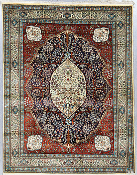 332773. MATTA, orientalisk, silke. Ca 191 x 148.