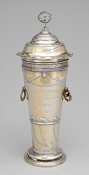 334058. POKAL MED LOCK, silver, C G Hallberg, Stockholm 1916. Vikt ca 565 g.