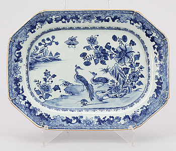 335273. STEKFAT, porslin, Kina, Qianlong 1736-1796.