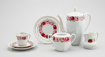 335651. KAFFESERVIS, 25 snarlika delar, 1900-talets mitt.