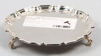 33727. SALVER, silver. Birmingham, England 1929 för Harrods.