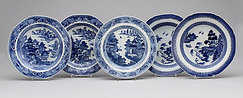 338185. TALLRIKAR, 221, porslin, Kina, Qianlong resp Jiaqing, 17001800-tal.