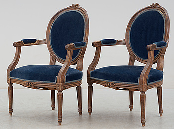 338881. KARMSTOLAR, ett par, gustaviansk stil, 1900-talets första hälft.