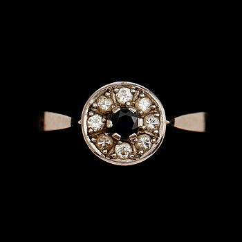 340446. RING, 18 k vitguld, med safir och småbriljanter ca 0.16 ct.