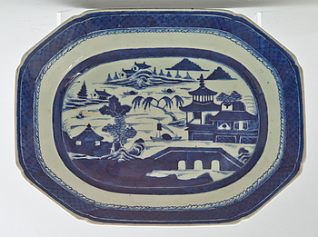340668. STEKFAT, porslin. Kina, Qing 1800-talets början.