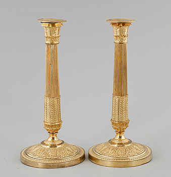 343924. LJUSSTAKAR, 1 par, förgylld brons, empirestil, 1800-1900-tal.