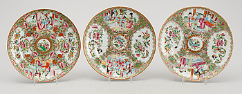 346721. TALLRIKAR, 3 st, porslin, Kina, Kanton, 1800-tal.