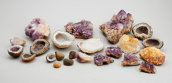 347834. SAMLING, stenar bla råametister.