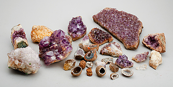 347835. SAMLING, stenar bla råametister.