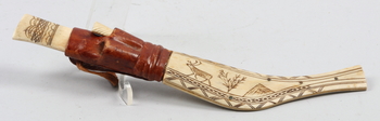 34889. KNIV, metall, renhorn, läder, samearbete, 1900-tal.