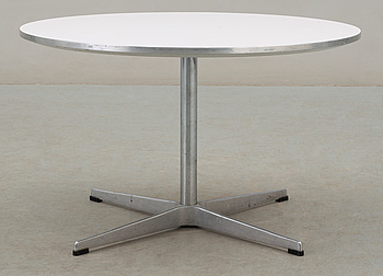 349707. BORD, Arne Jacobsen för Fritz Hansen, Danmark. Etikettmärkt.