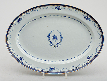 355541. FAT, porslin, Kina, Qianlong 1736-1795.