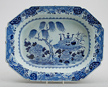 355680. STEKFAT, porslin, Kina, Qianlong 1736-1795.