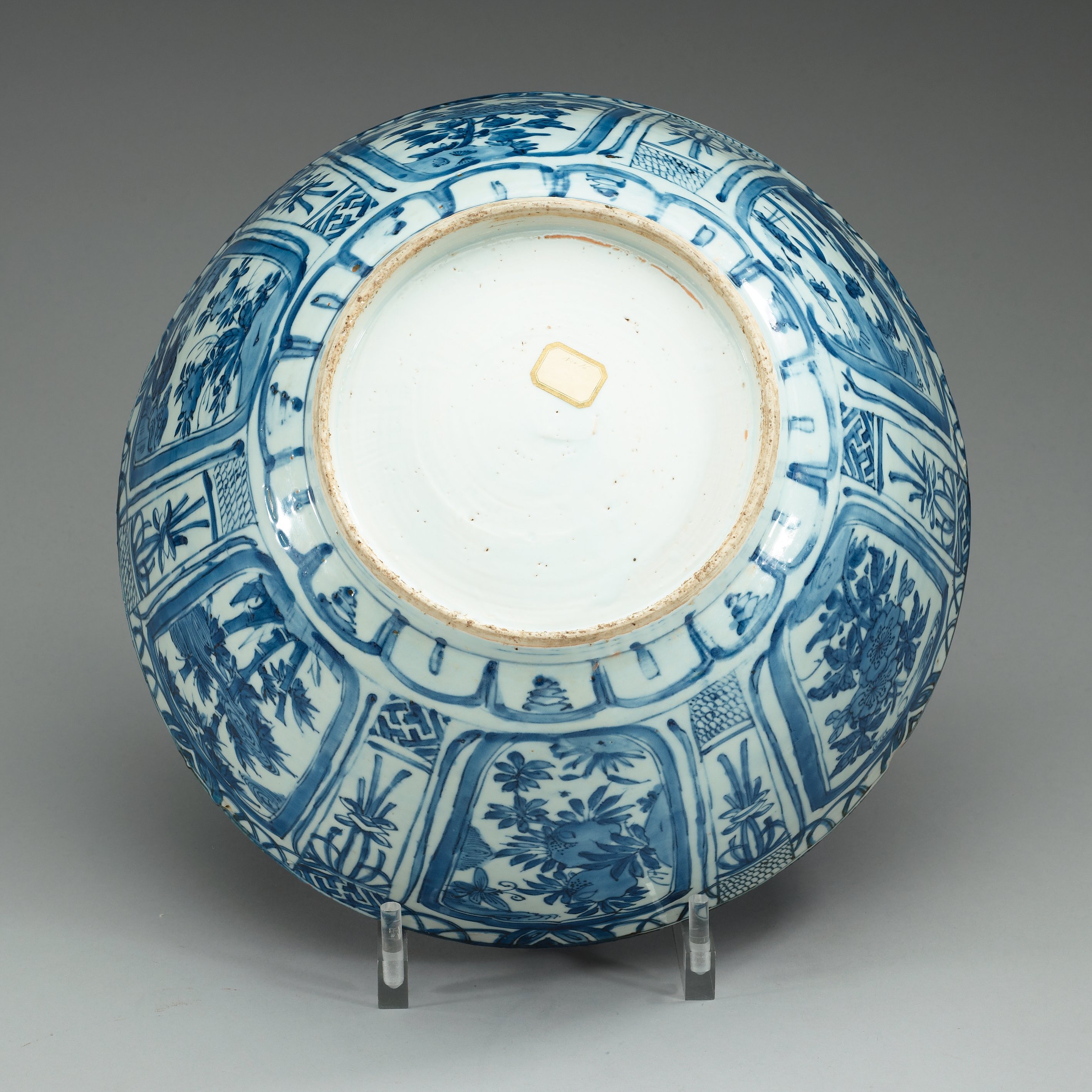 A large blue and white bowl, Ming dynasty, Wanli (15721620). Bukowskis