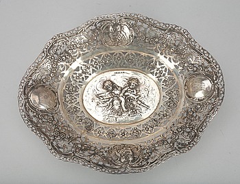 356332. FRUKTSKÅL, 813 silver, A. Sirtamo Helsingfors 1970. Vikt 404 g.