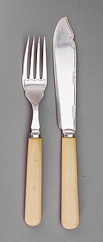 356414. FISKBESTICK i SCHATULL, 24 delar, nysilver, Fattorini  Sons, England, tidigt 1900-tal.
