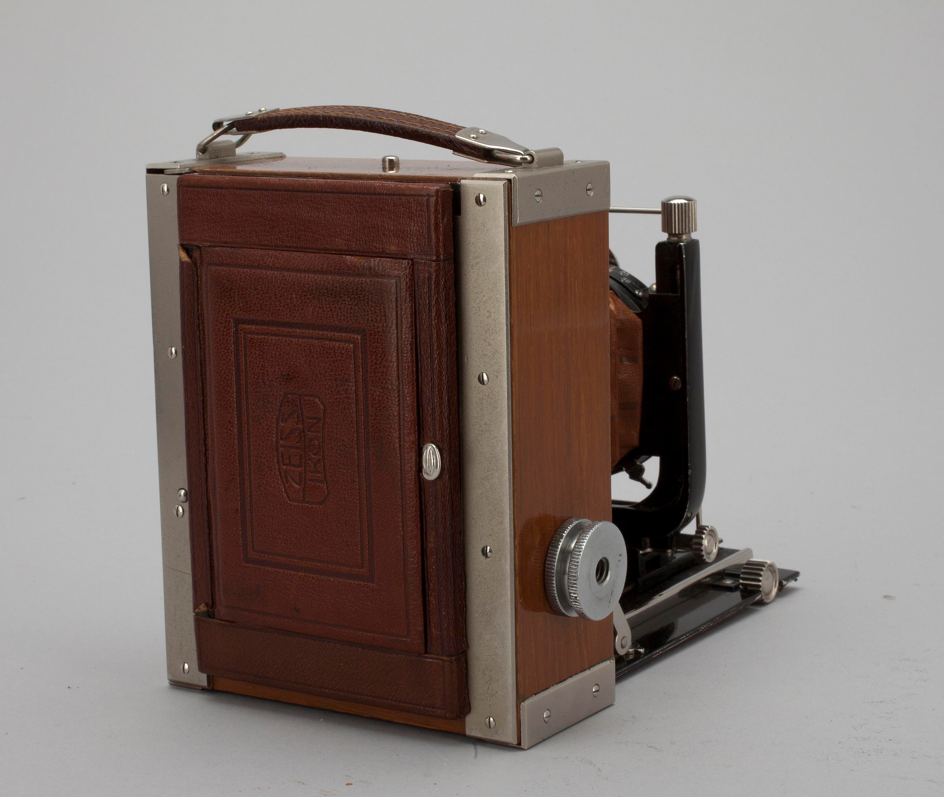 Zeiss Ikon – Contessa Nettel m. 4.5/135mm – PhotoBörse
