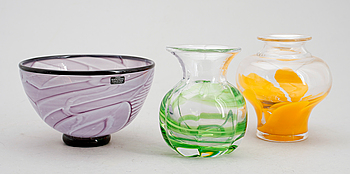 356850. SKÅL samt VASER 2 st, glas, Rolf Sinnemark, Kosta, signerade.