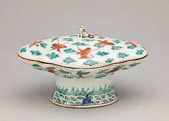 357299. SKÅLFAT MED LOCK, porslin, Kina, 1800-tal.