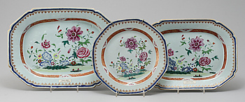 360608. FAT, 2 st, samt TALLRIK, porslin, Kina, 1700-tal.